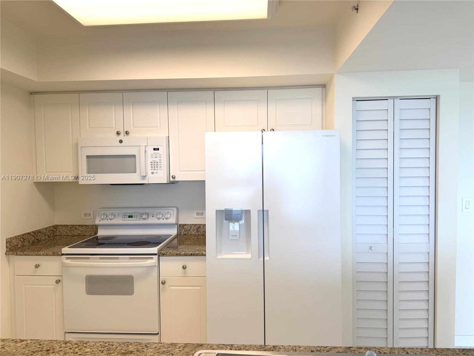 TURNBERRY ON THE GREEN CO - Residential Lease