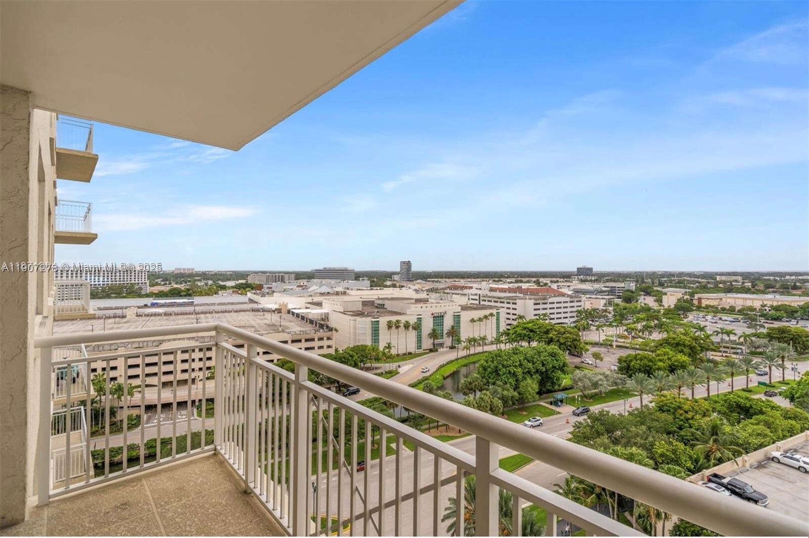 TURNBERRY ON THE GREEN CO - Residential Lease