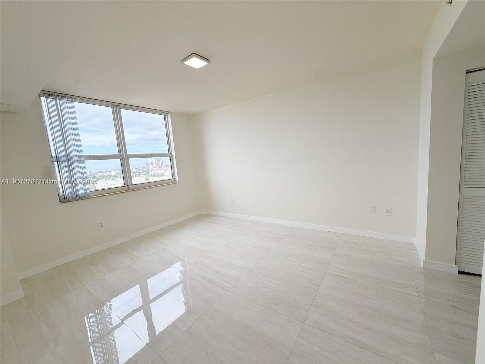 TURNBERRY ON THE GREEN CO - Residential Lease