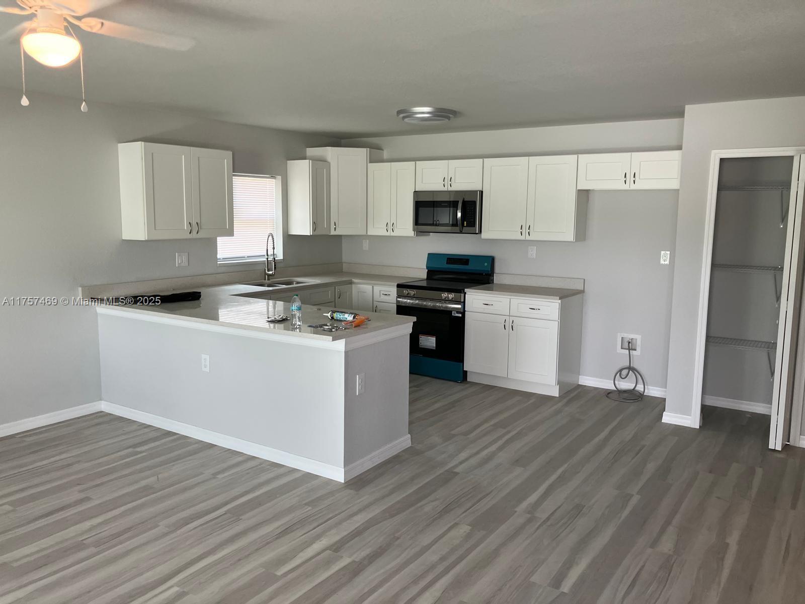 Las Villas at Kenilworth - Residential