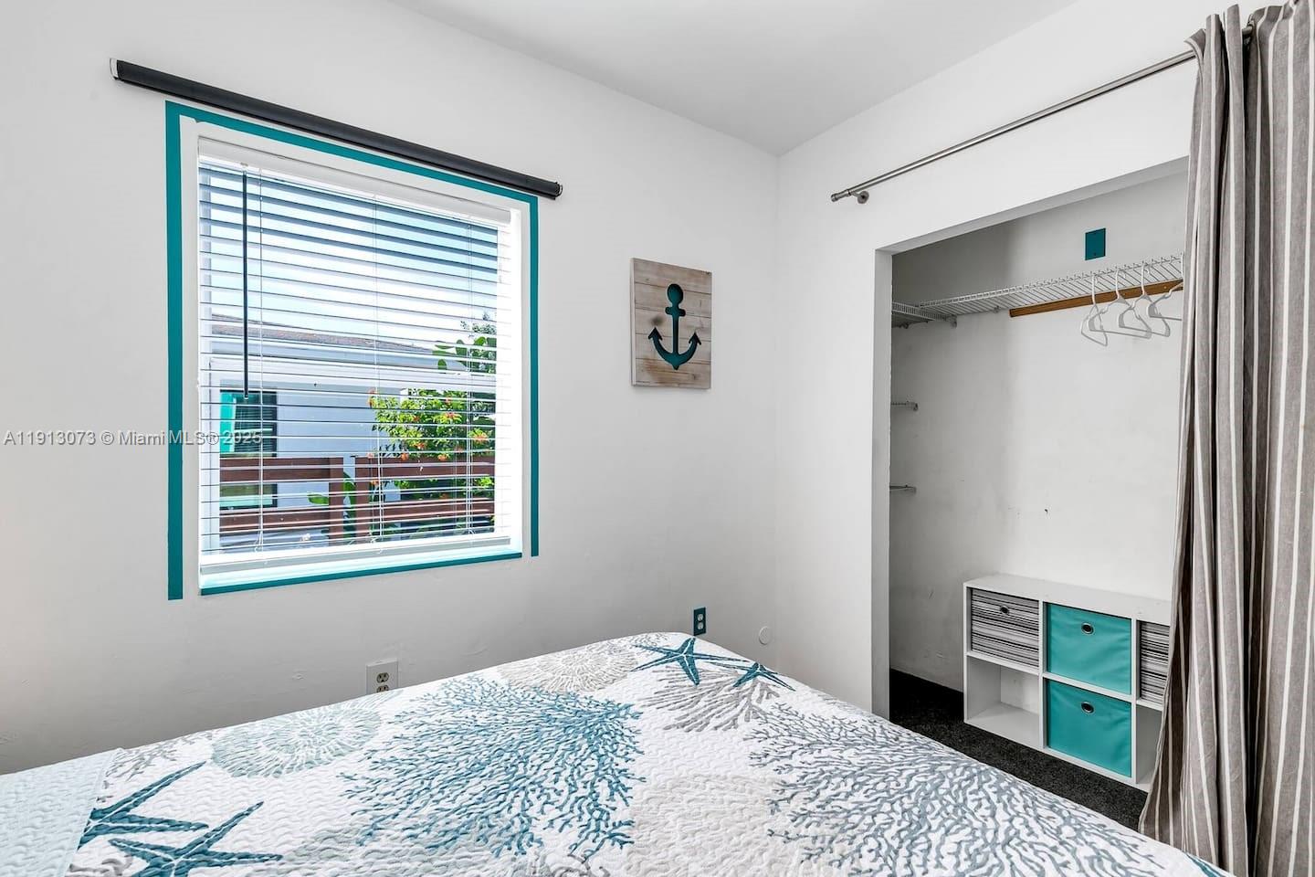 HOLLYWOOD LAWNS - Residential Lease