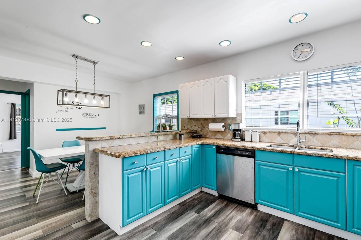 HOLLYWOOD LAWNS - Residential Lease