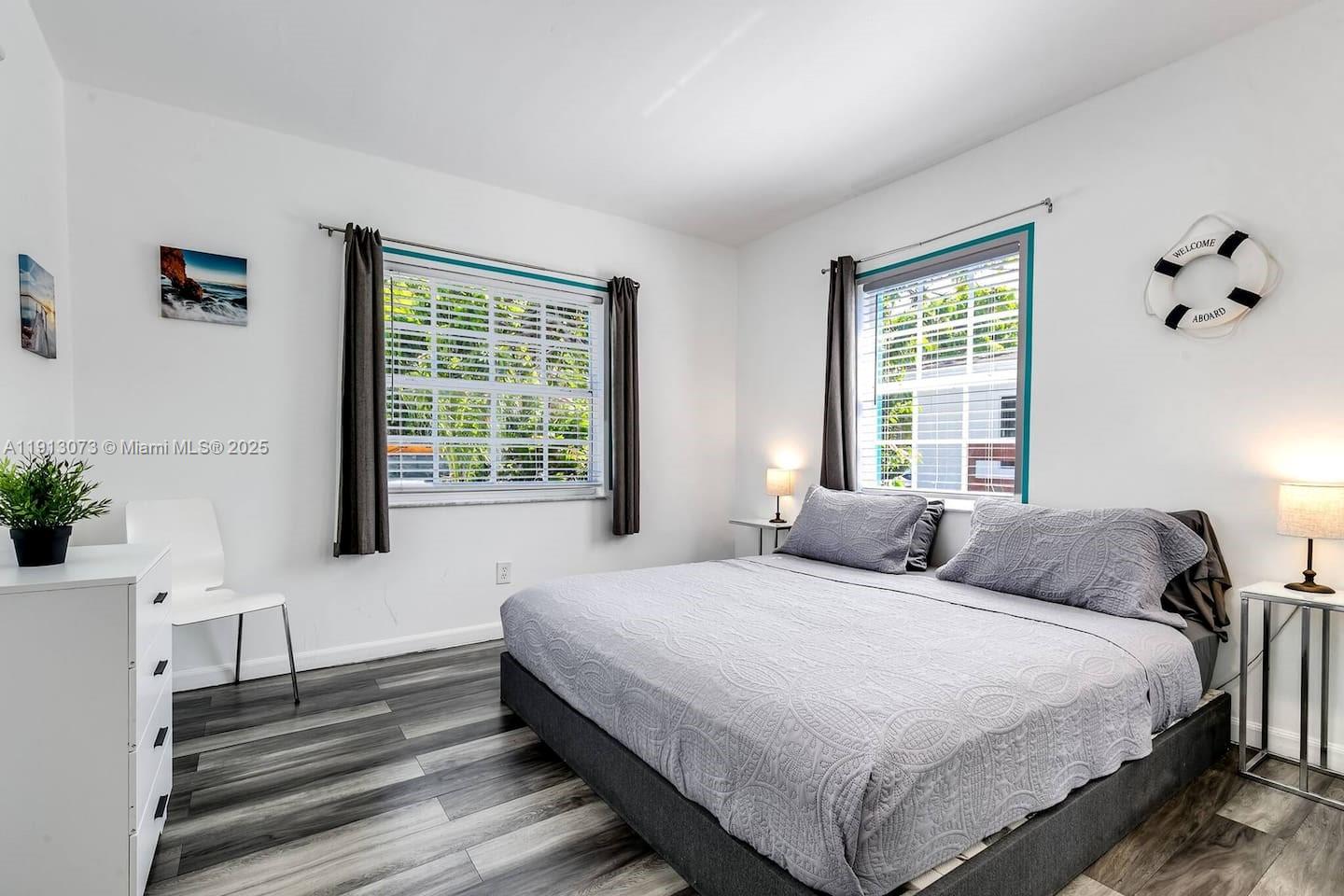 HOLLYWOOD LAWNS - Residential Lease