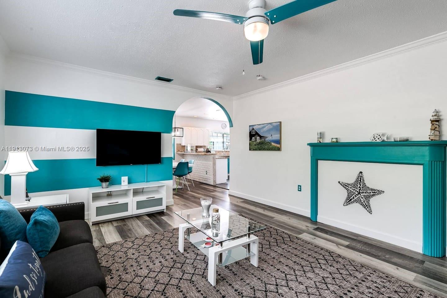 HOLLYWOOD LAWNS - Residential Lease