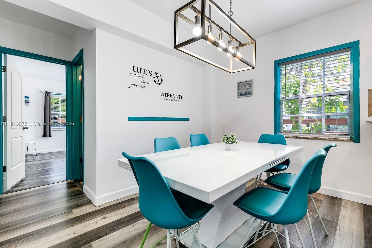 HOLLYWOOD LAWNS - Residential Lease