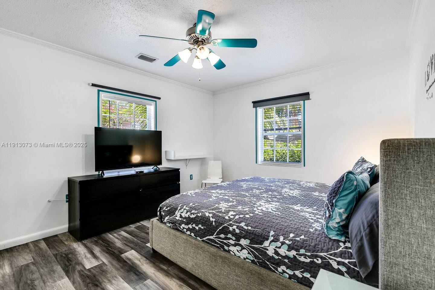 HOLLYWOOD LAWNS - Residential Lease