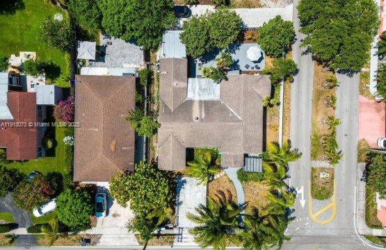 HOLLYWOOD LAWNS - Residential Lease