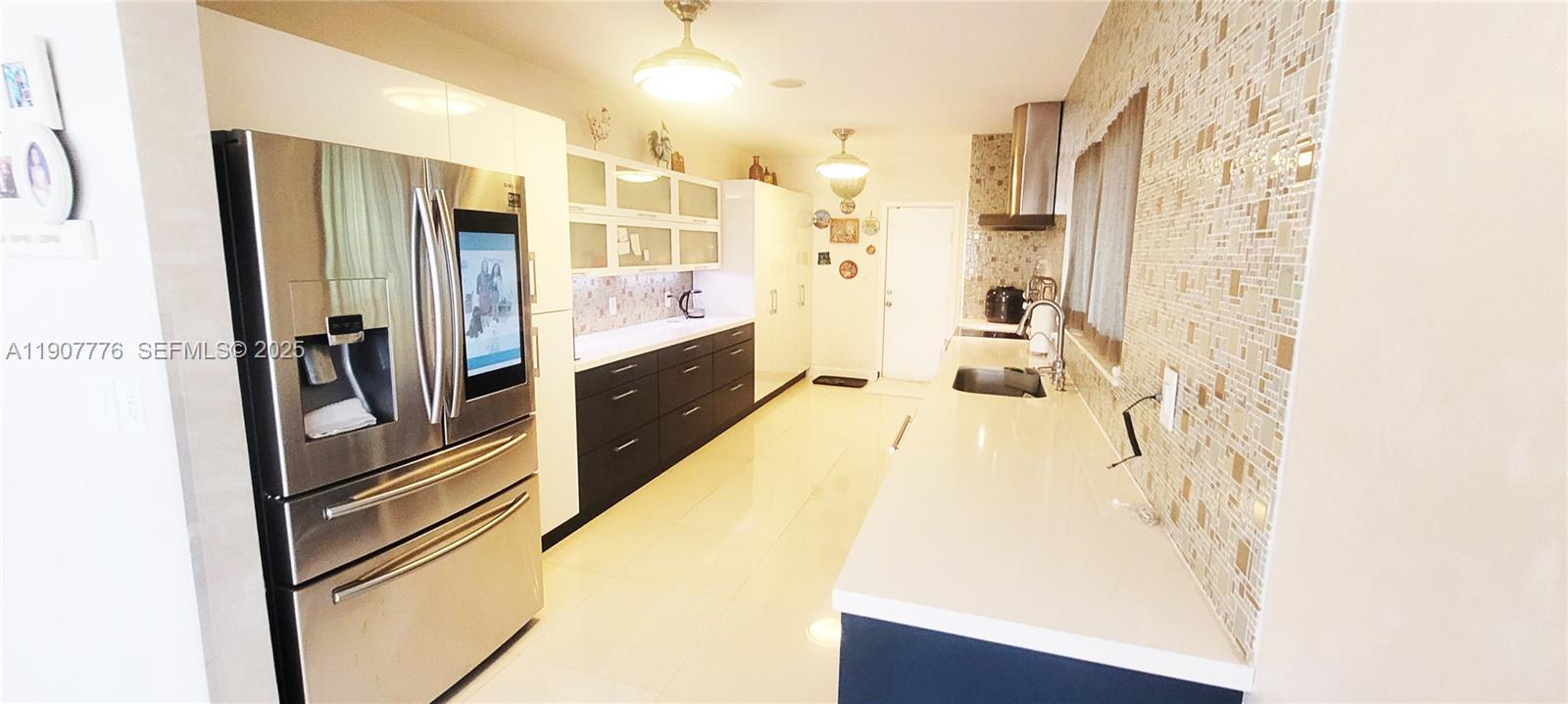 HOLLYWOOD LITTLE RANCHES - Residential