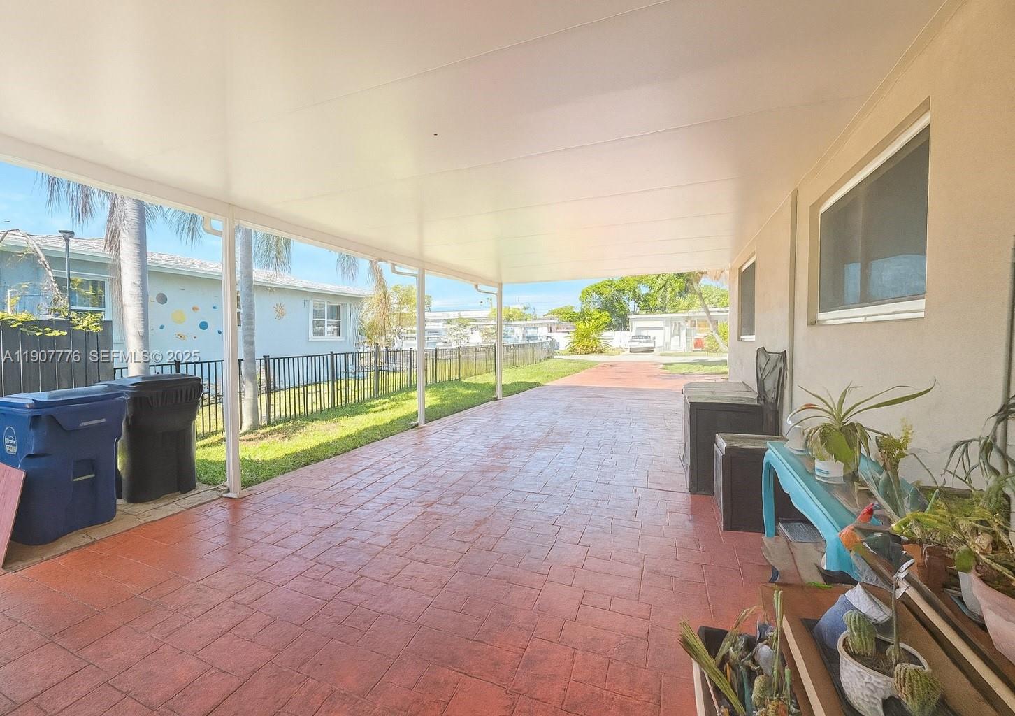 HOLLYWOOD LITTLE RANCHES - Residential