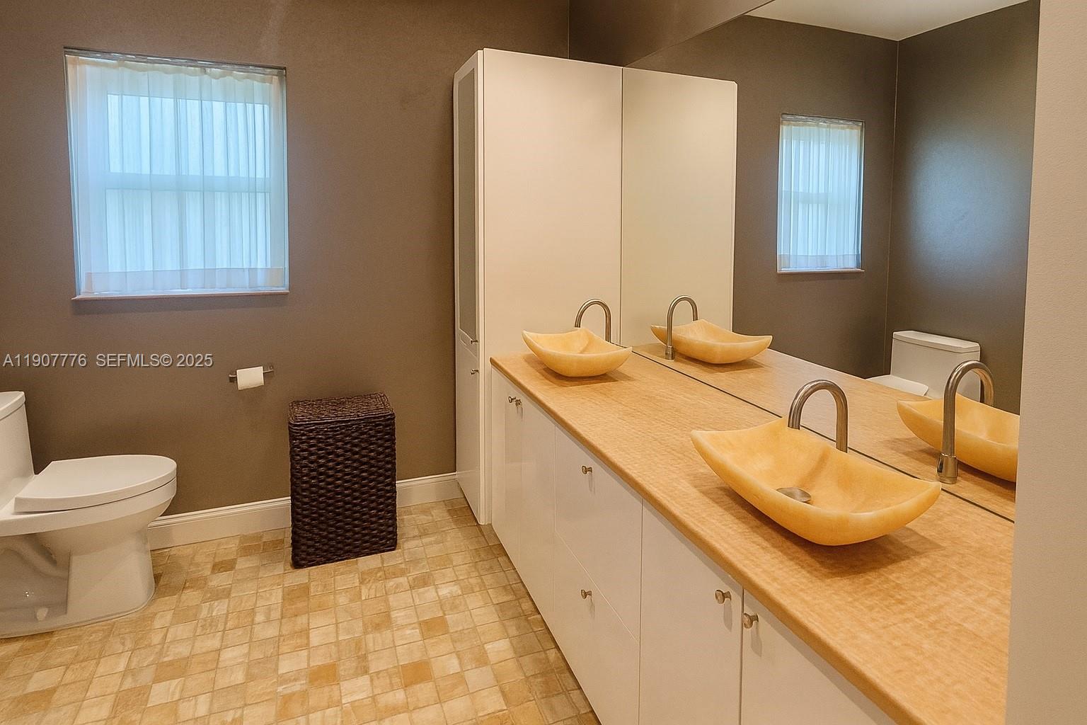 HOLLYWOOD LITTLE RANCHES - Residential