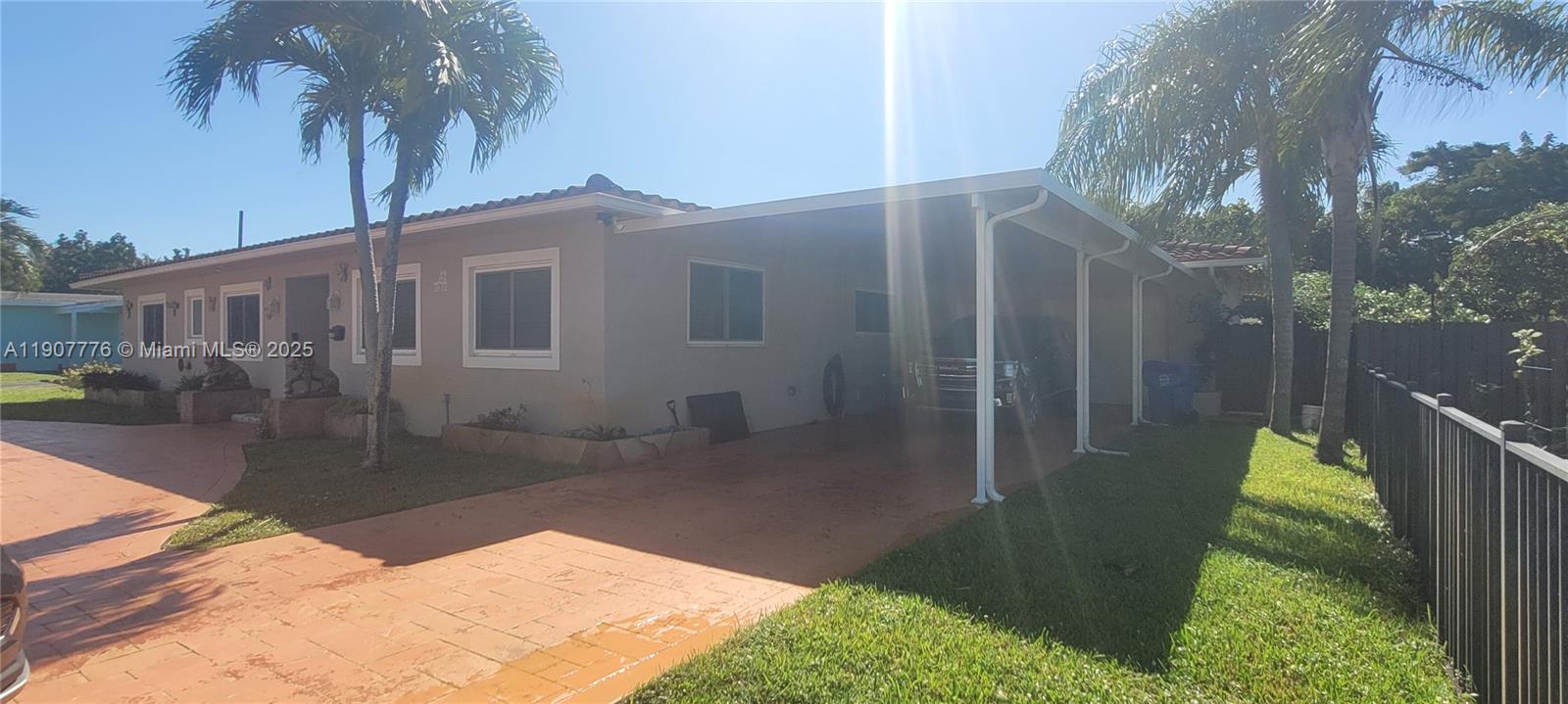 HOLLYWOOD LITTLE RANCHES - Residential