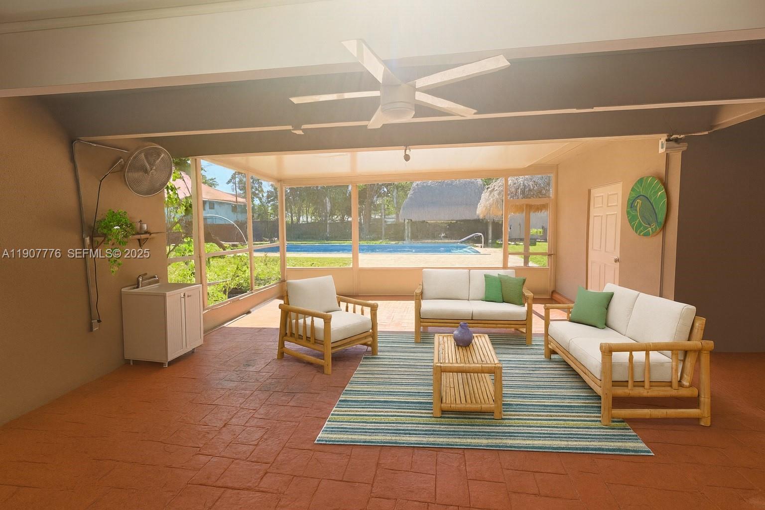 HOLLYWOOD LITTLE RANCHES - Residential