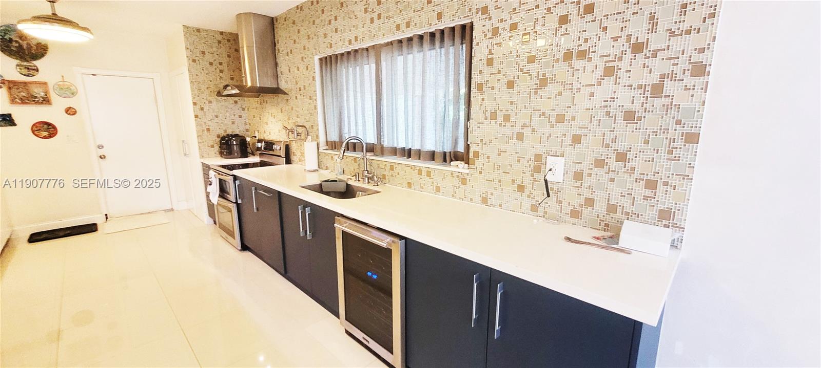 HOLLYWOOD LITTLE RANCHES - Residential