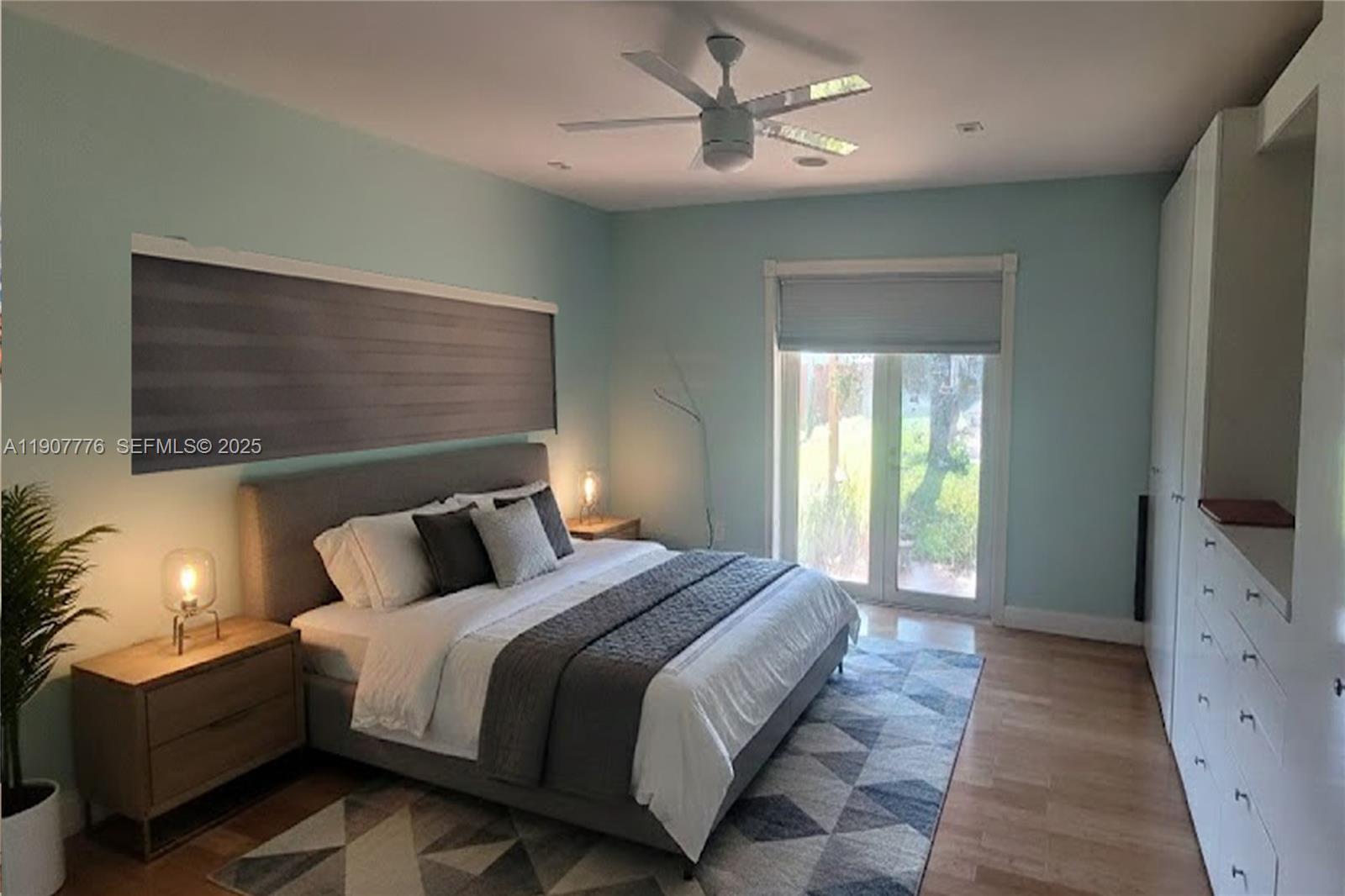 HOLLYWOOD LITTLE RANCHES - Residential