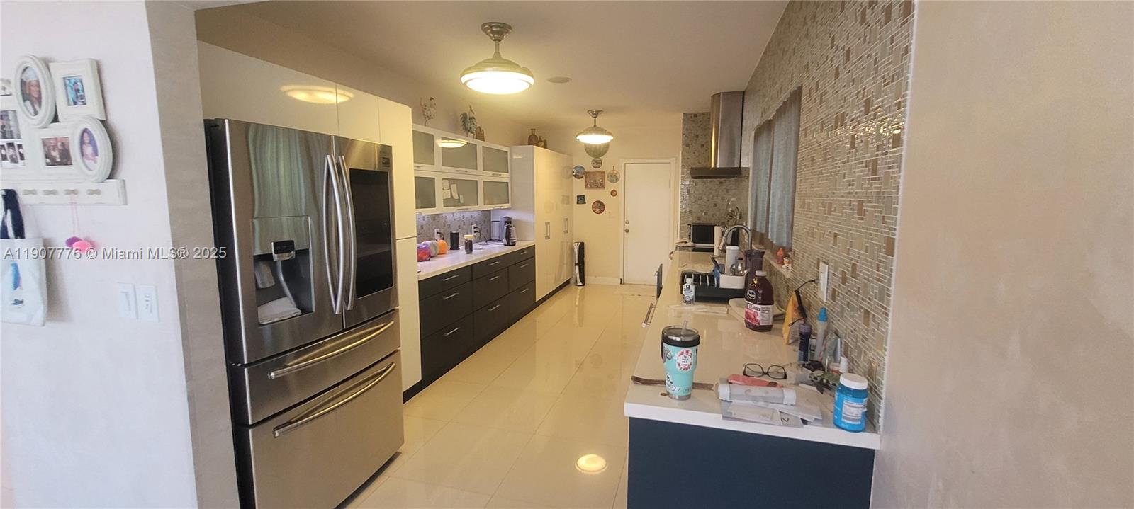 HOLLYWOOD LITTLE RANCHES - Residential