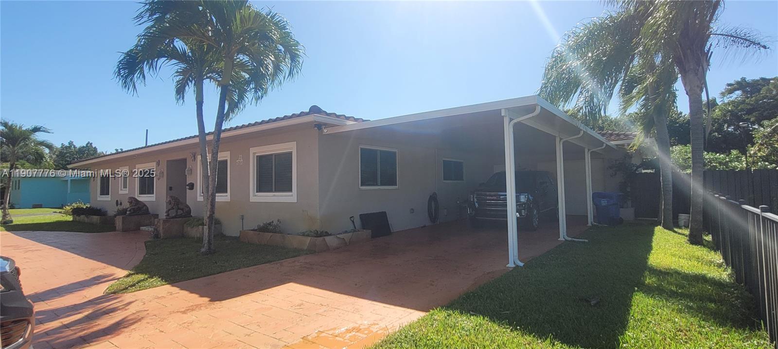 HOLLYWOOD LITTLE RANCHES - Residential