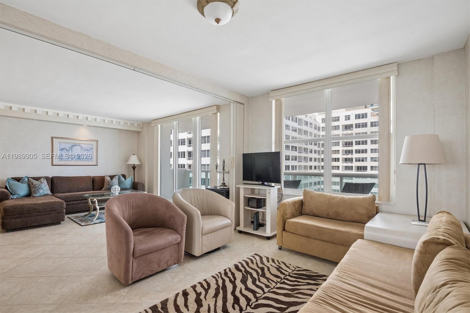 0HE CARRIAGE CLUB SOUTH C - Residential