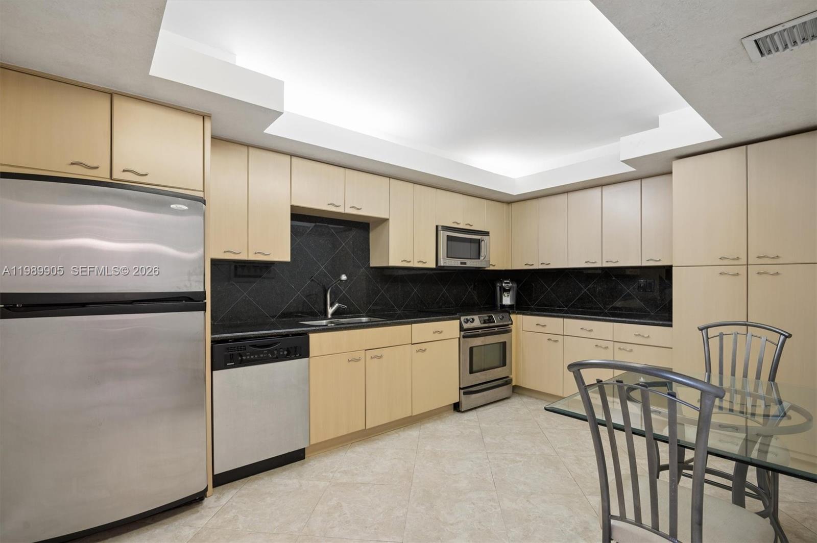 0HE CARRIAGE CLUB SOUTH C - Residential