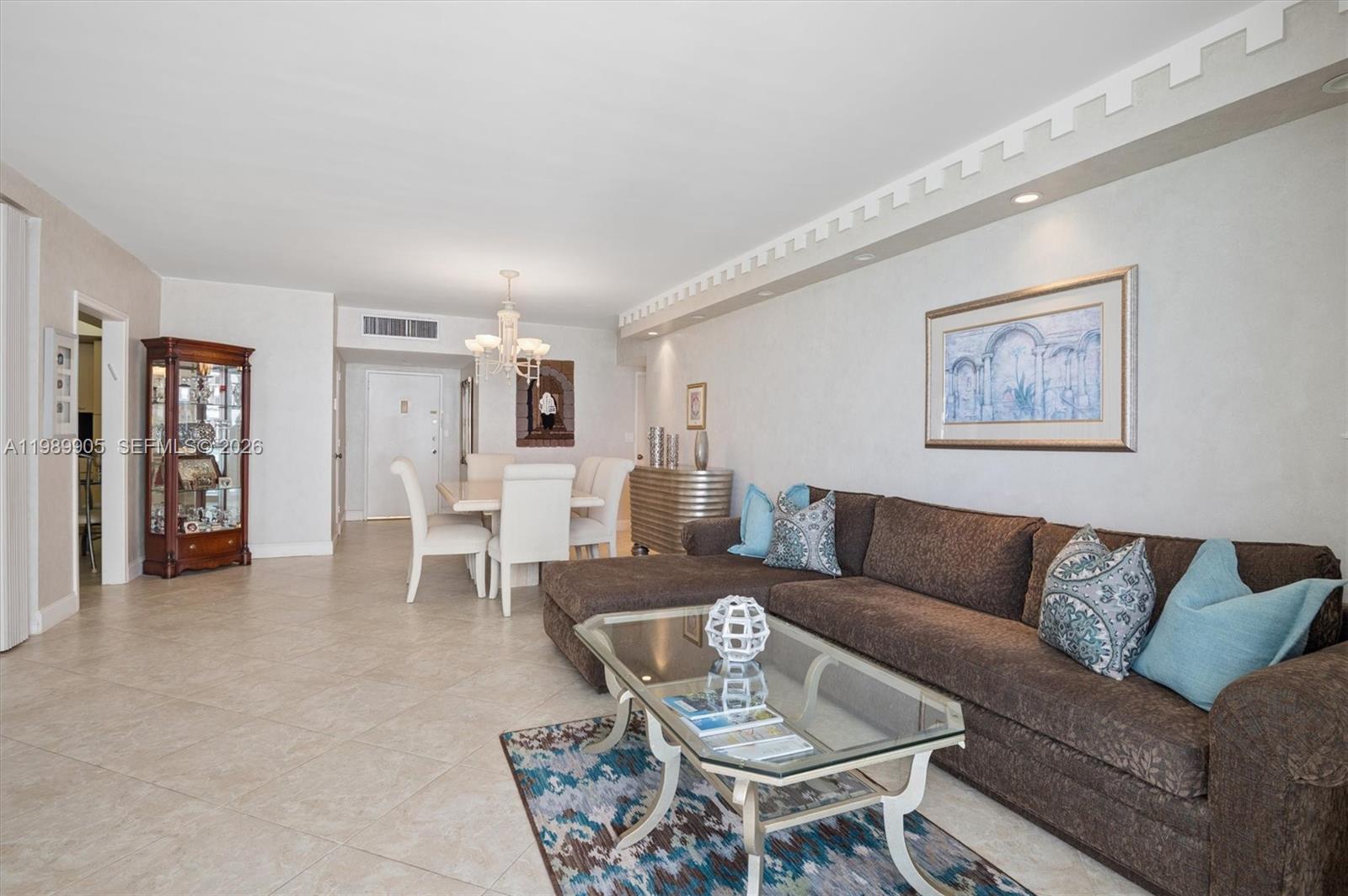 0HE CARRIAGE CLUB SOUTH C - Residential