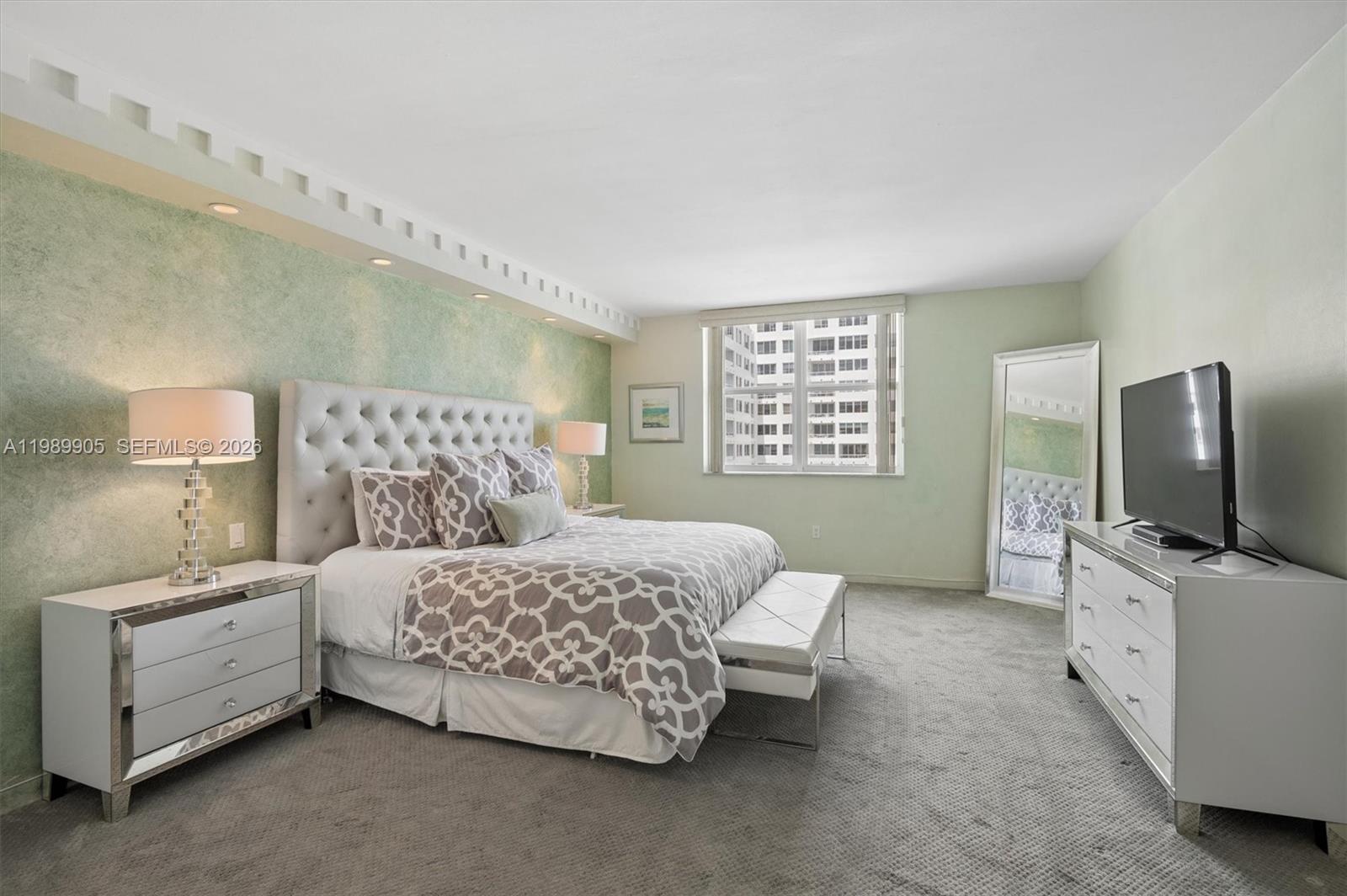 0HE CARRIAGE CLUB SOUTH C - Residential