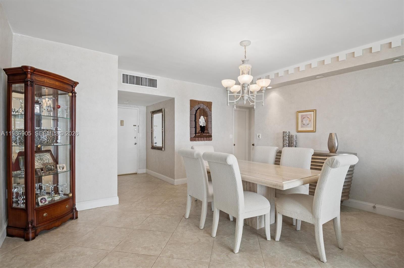 0HE CARRIAGE CLUB SOUTH C - Residential