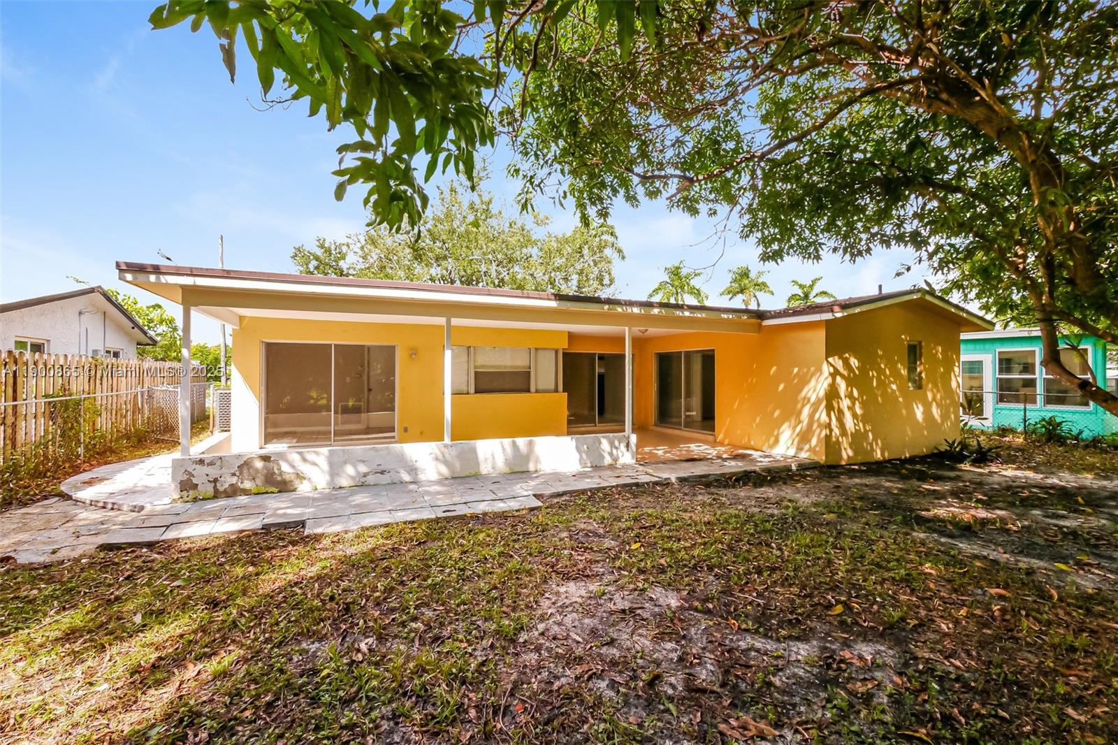 SUNRISE GOLF VILLAGE SEC - Residential Lease