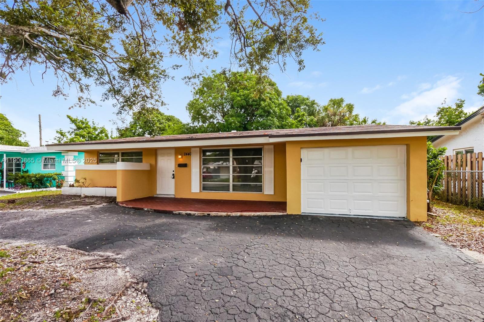 SUNRISE GOLF VILLAGE SEC - Residential Lease