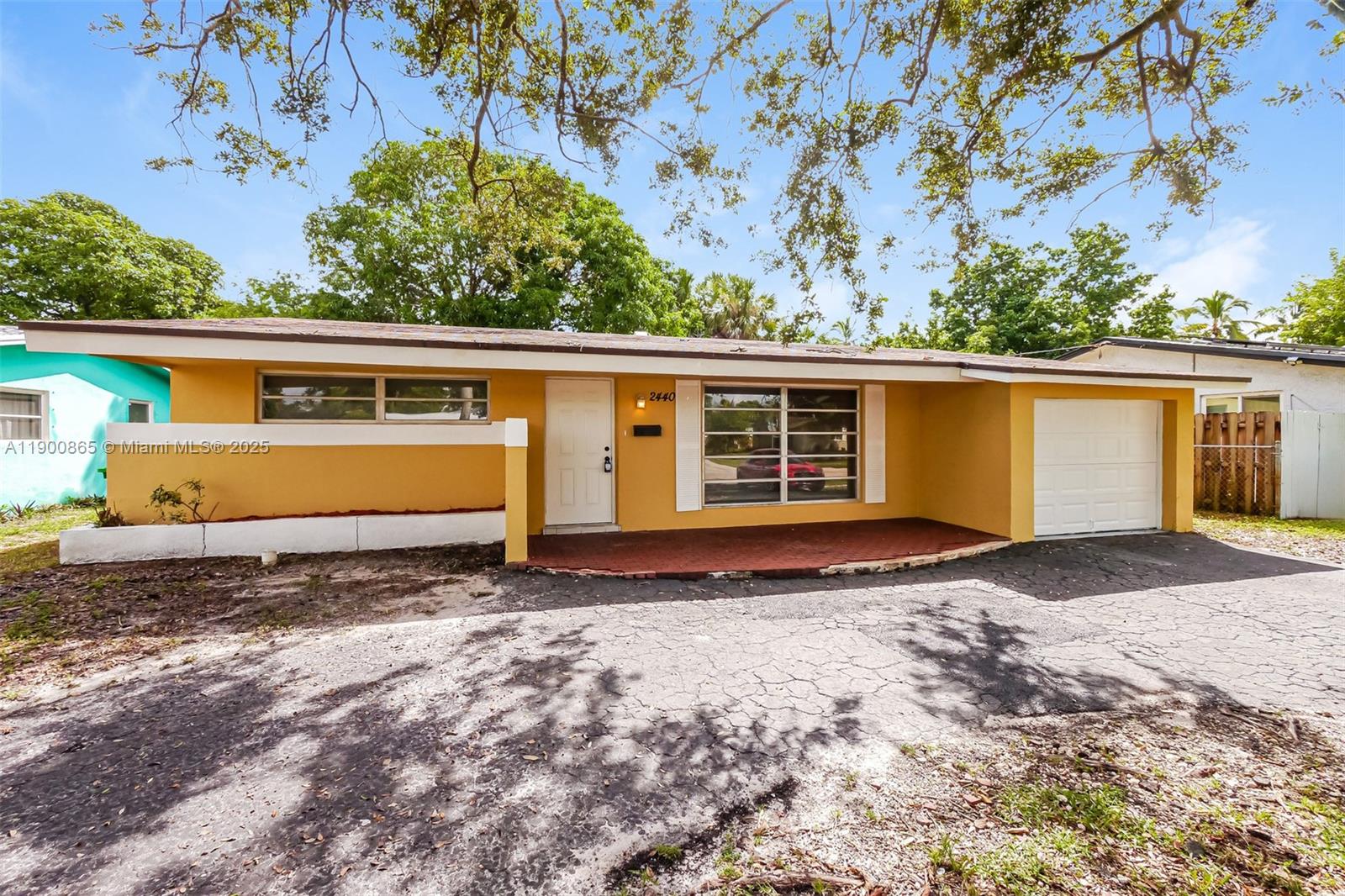 SUNRISE GOLF VILLAGE SEC - Residential Lease