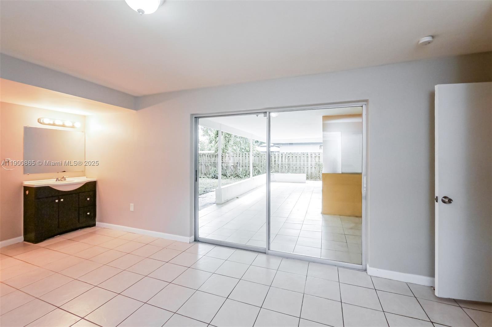 SUNRISE GOLF VILLAGE SEC - Residential Lease