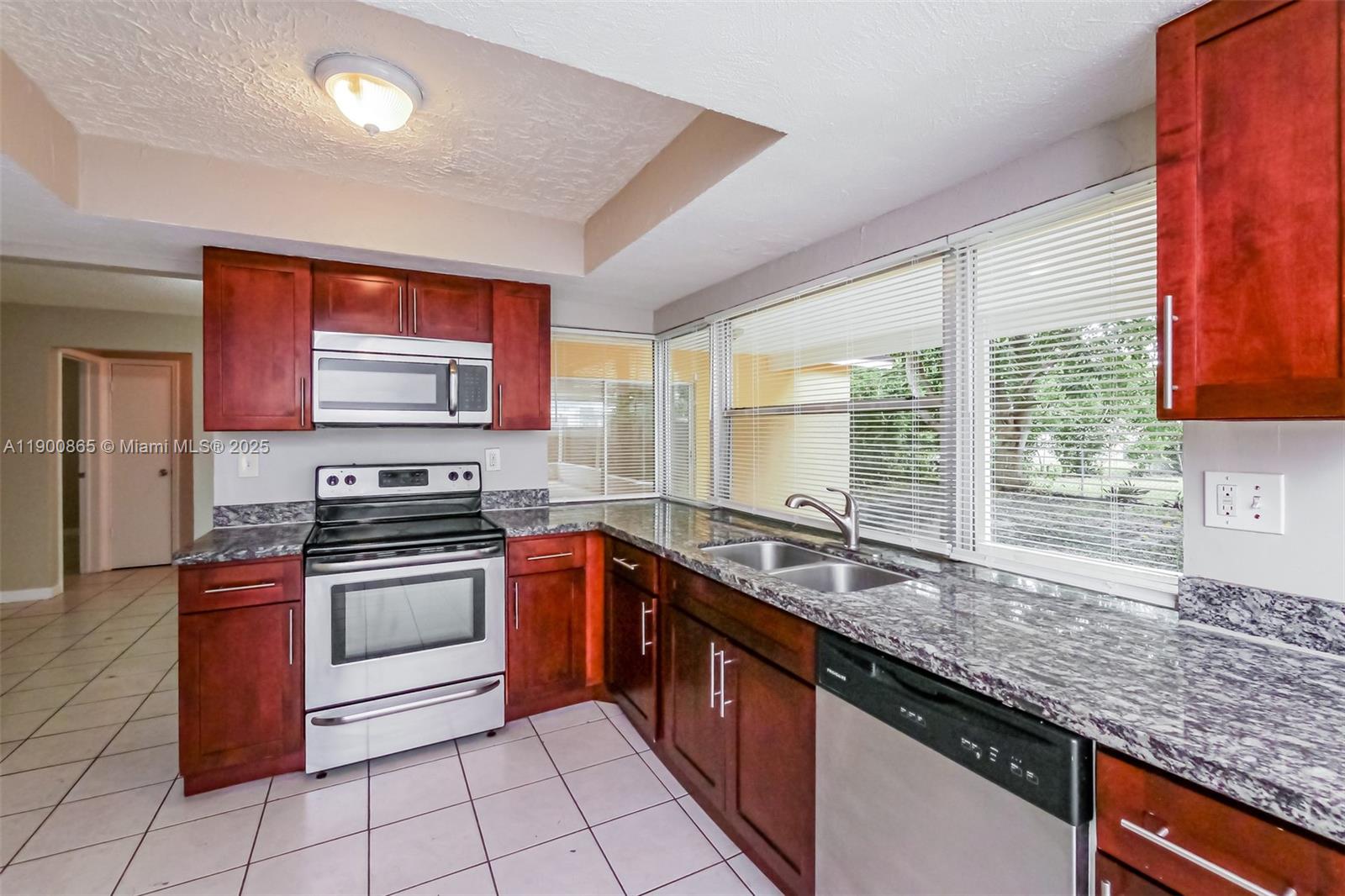 SUNRISE GOLF VILLAGE SEC - Residential Lease