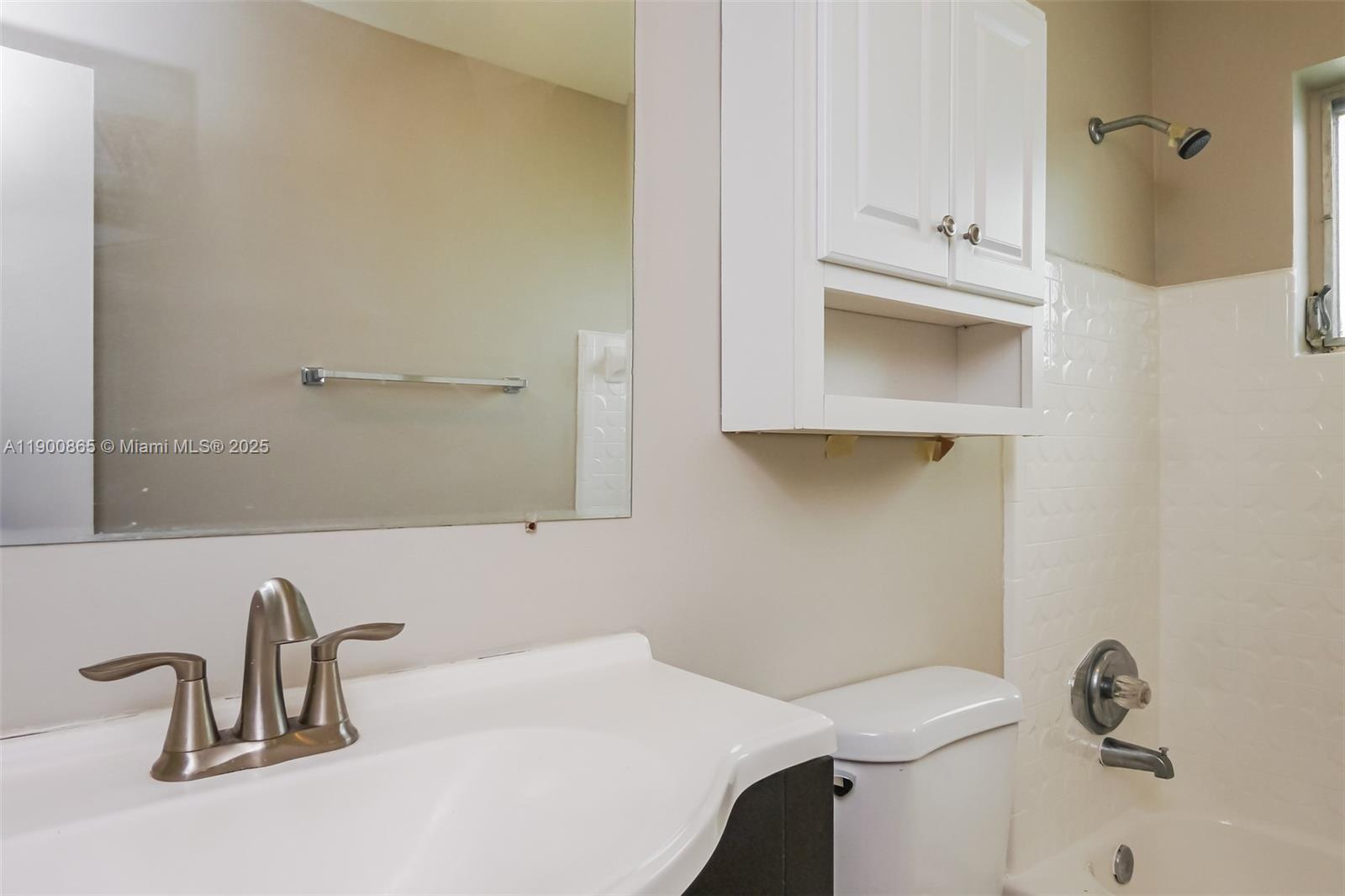 SUNRISE GOLF VILLAGE SEC - Residential Lease