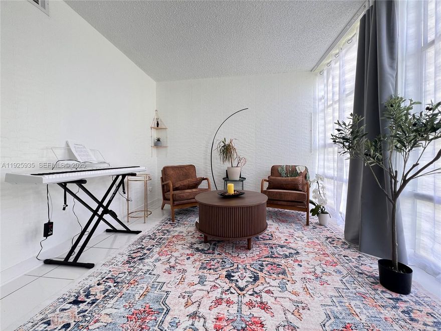 Beatuful and bright 2 beds, 1.5 bath condo. All new appliances. Freshly renovated halls and elevators, plenty of parking. Assigned space right by the entrance. Storage space, tennis court, big swimming pool. Laundry on each floor.
Desoto South under new management since last year.