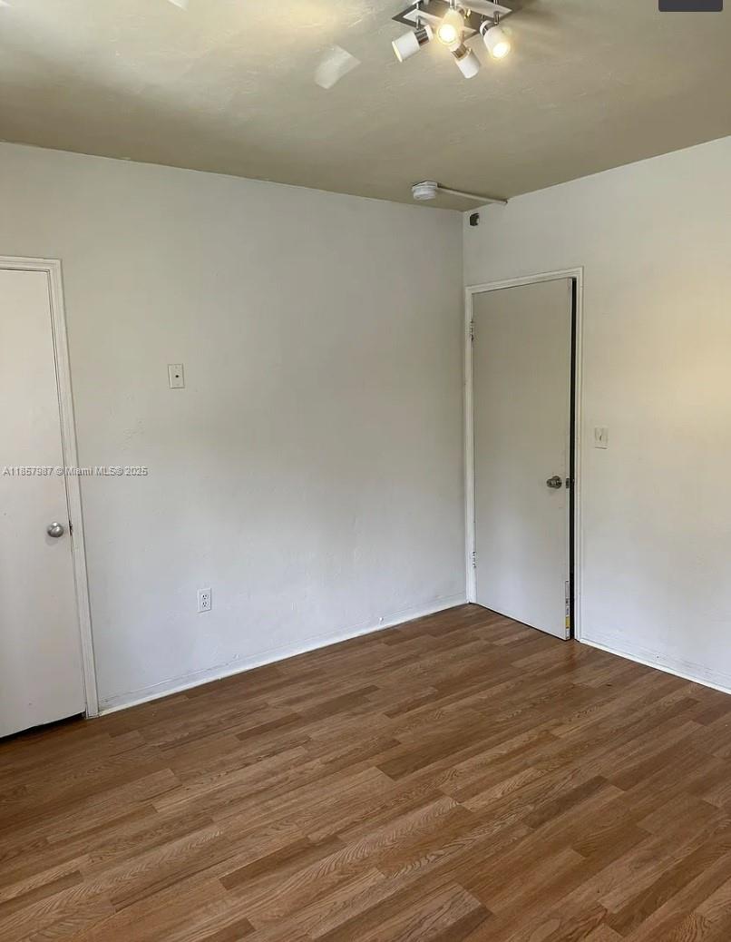 HOLLEMAN PARK - Residential Income