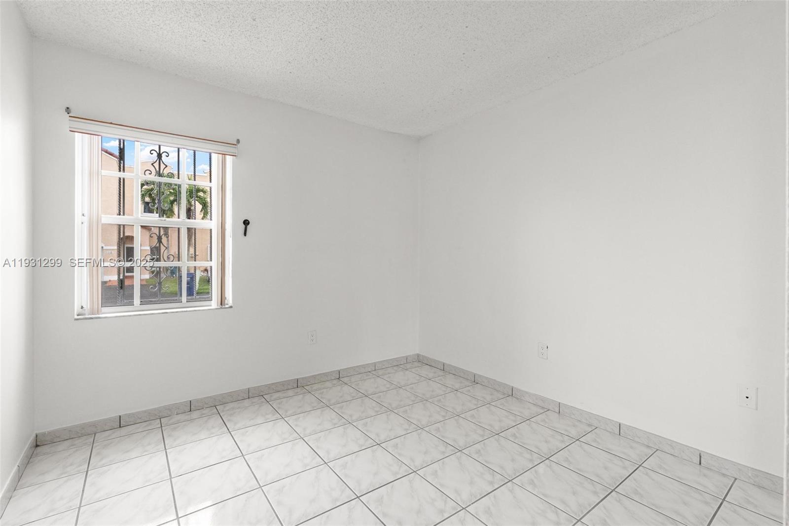 LAKE POINTE SEC 1 - Residential Lease