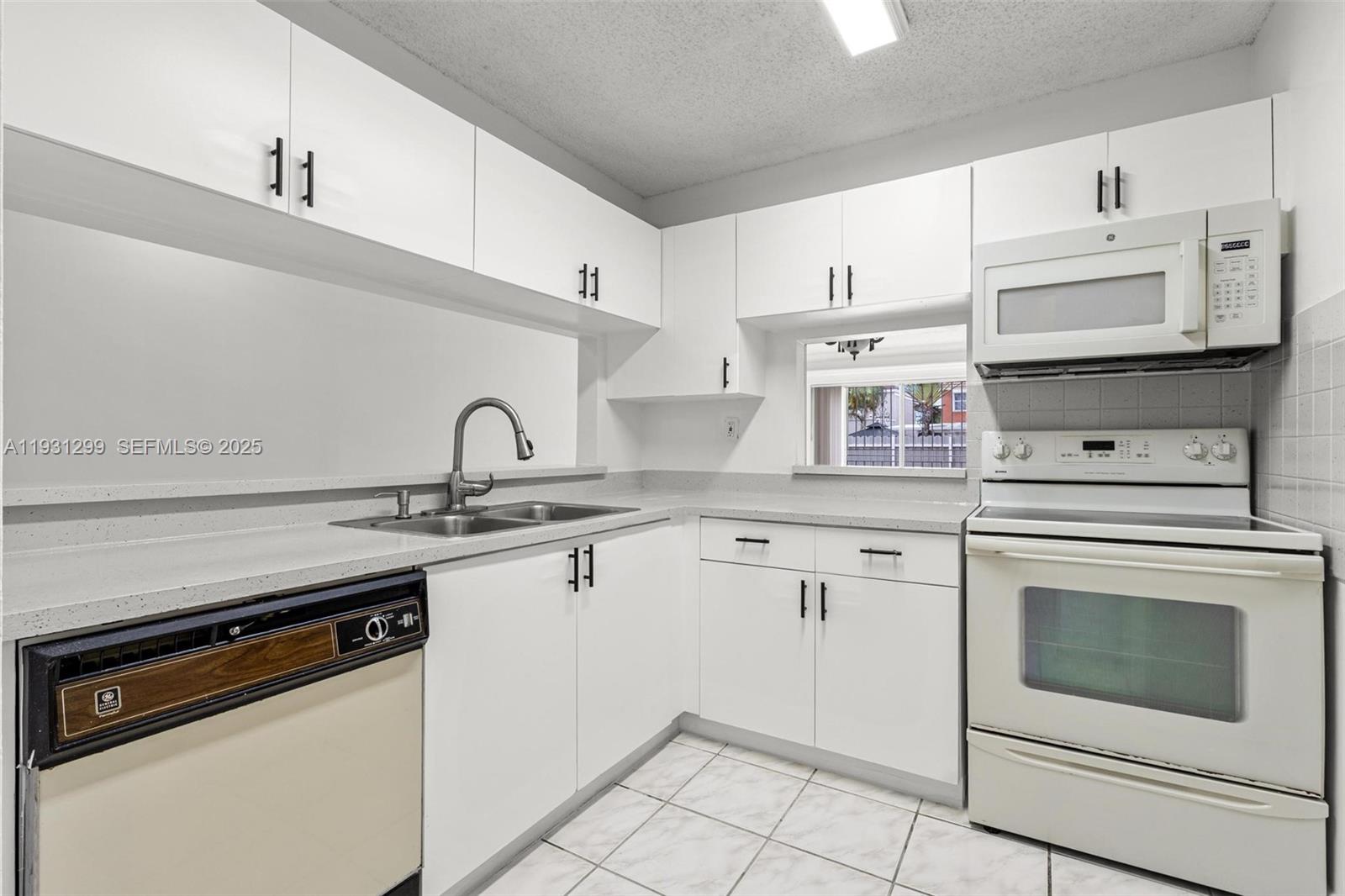 LAKE POINTE SEC 1 - Residential Lease