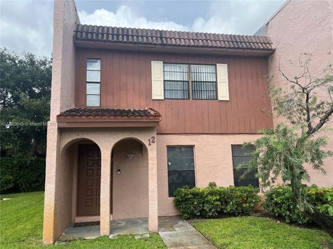 Photo of 12 Madrid Ln #1-18, Davie, FL 33324 (MLS # A11890649)