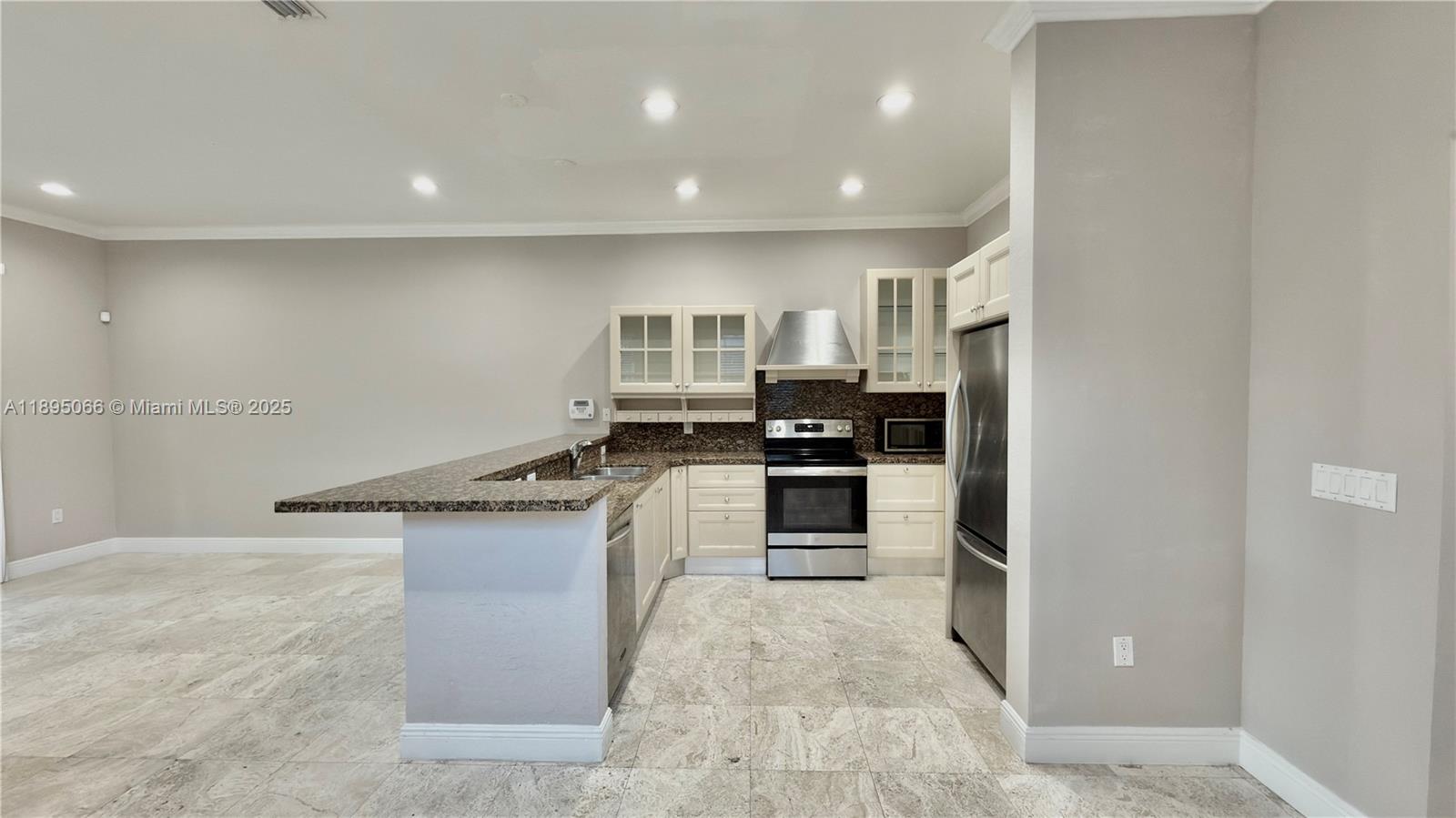LAUDERDALE - Residential Lease
