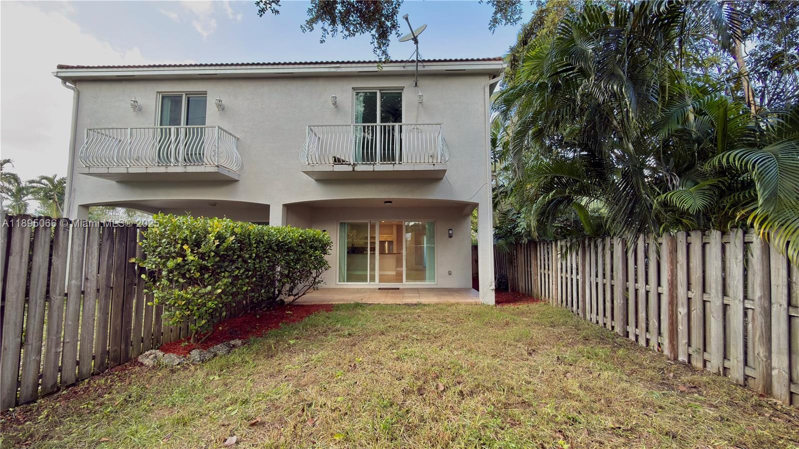 LAUDERDALE - Residential Lease