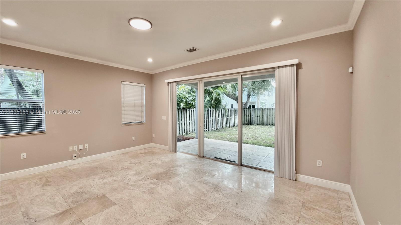 LAUDERDALE - Residential Lease