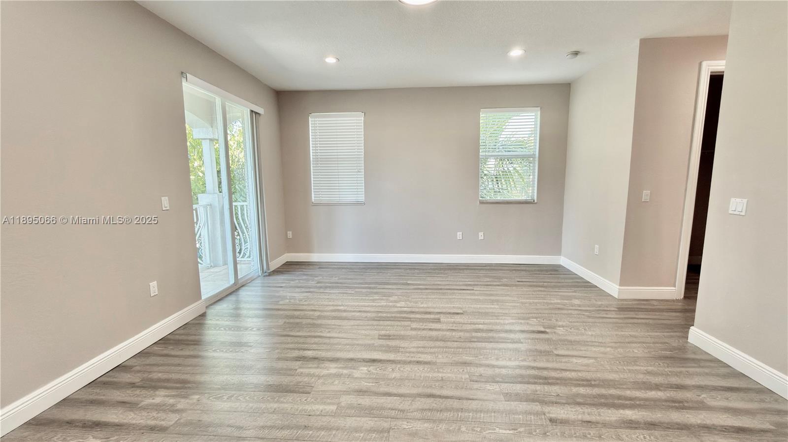 LAUDERDALE - Residential Lease