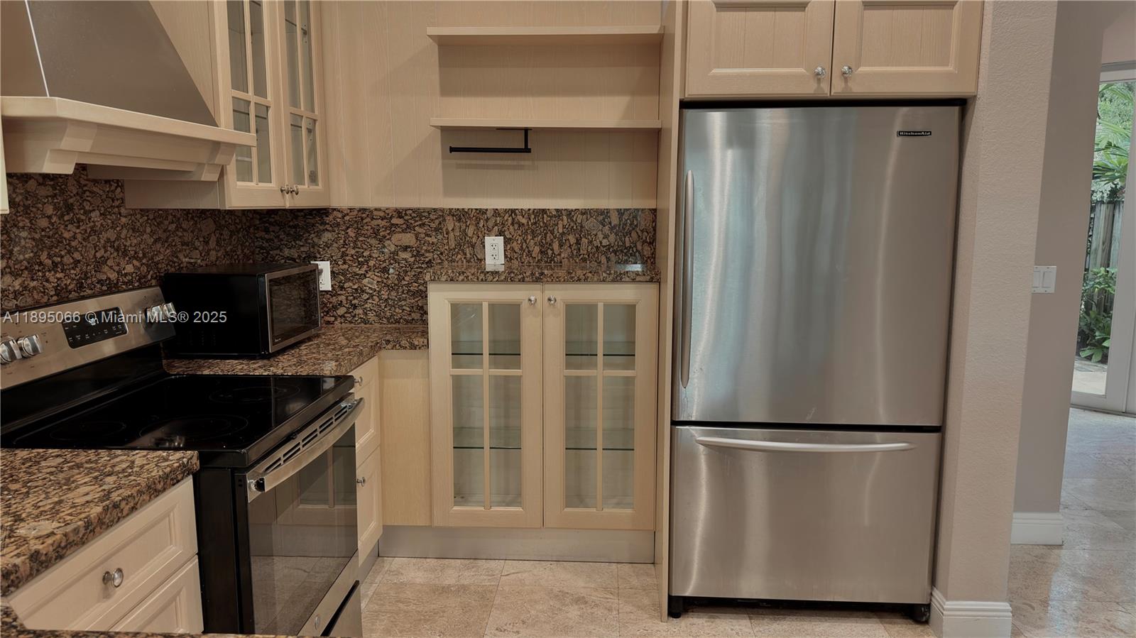 LAUDERDALE - Residential Lease