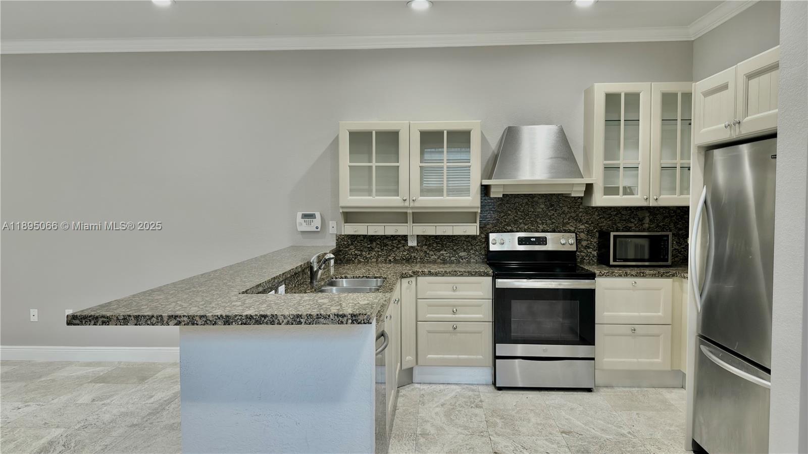 LAUDERDALE - Residential Lease