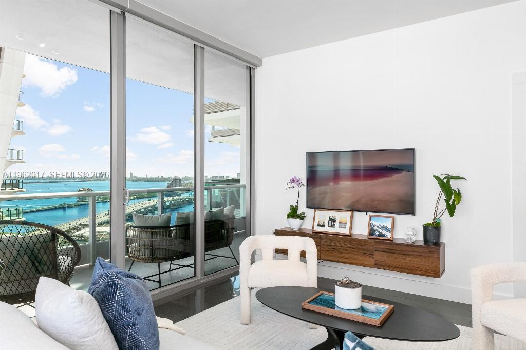 900 Biscayne Blvd 3212