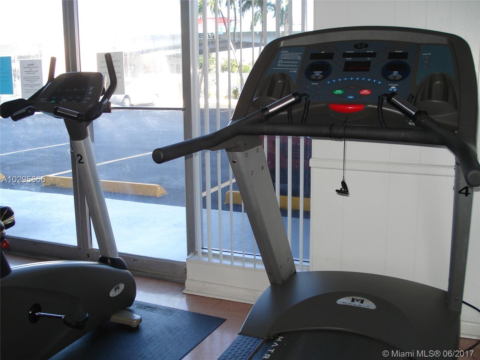 IMPERIAL TOWERS APTS COND - Residential Lease