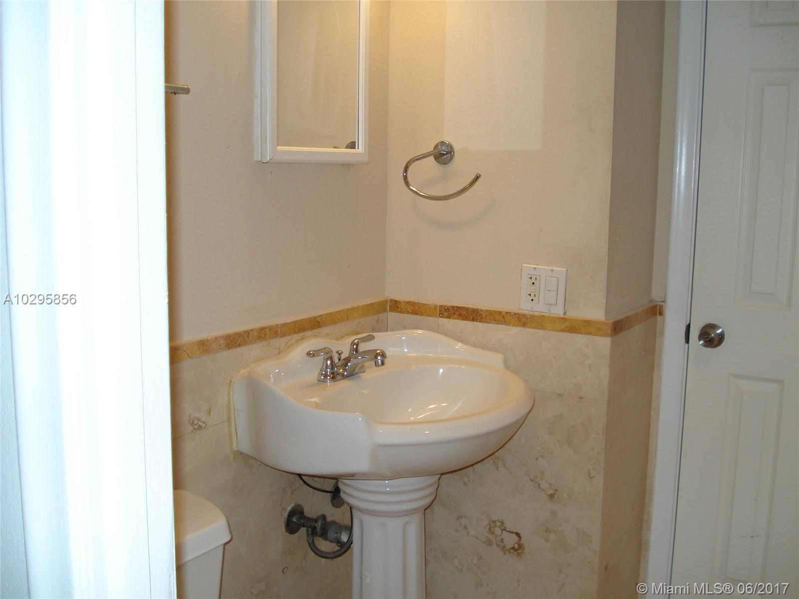 IMPERIAL TOWERS APTS COND - Residential Lease