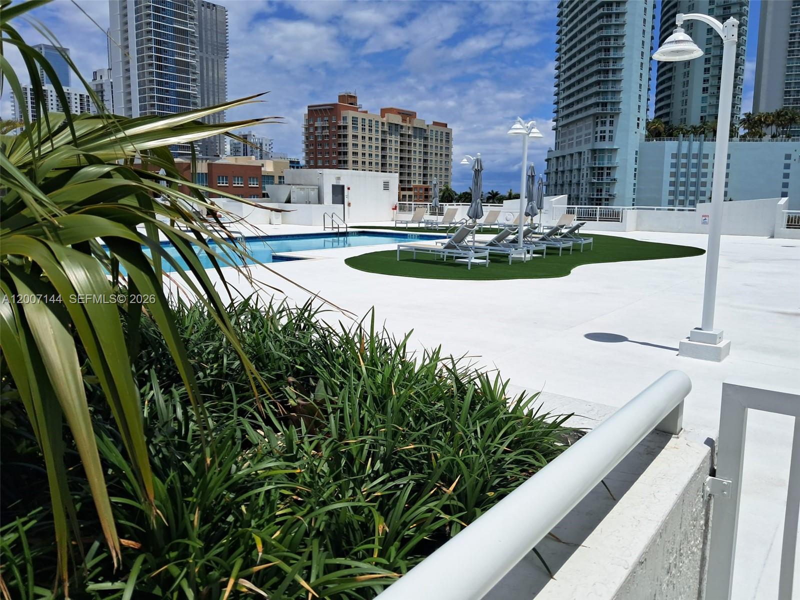 1800 BISCAYNE PLAZA CONDO - Residential