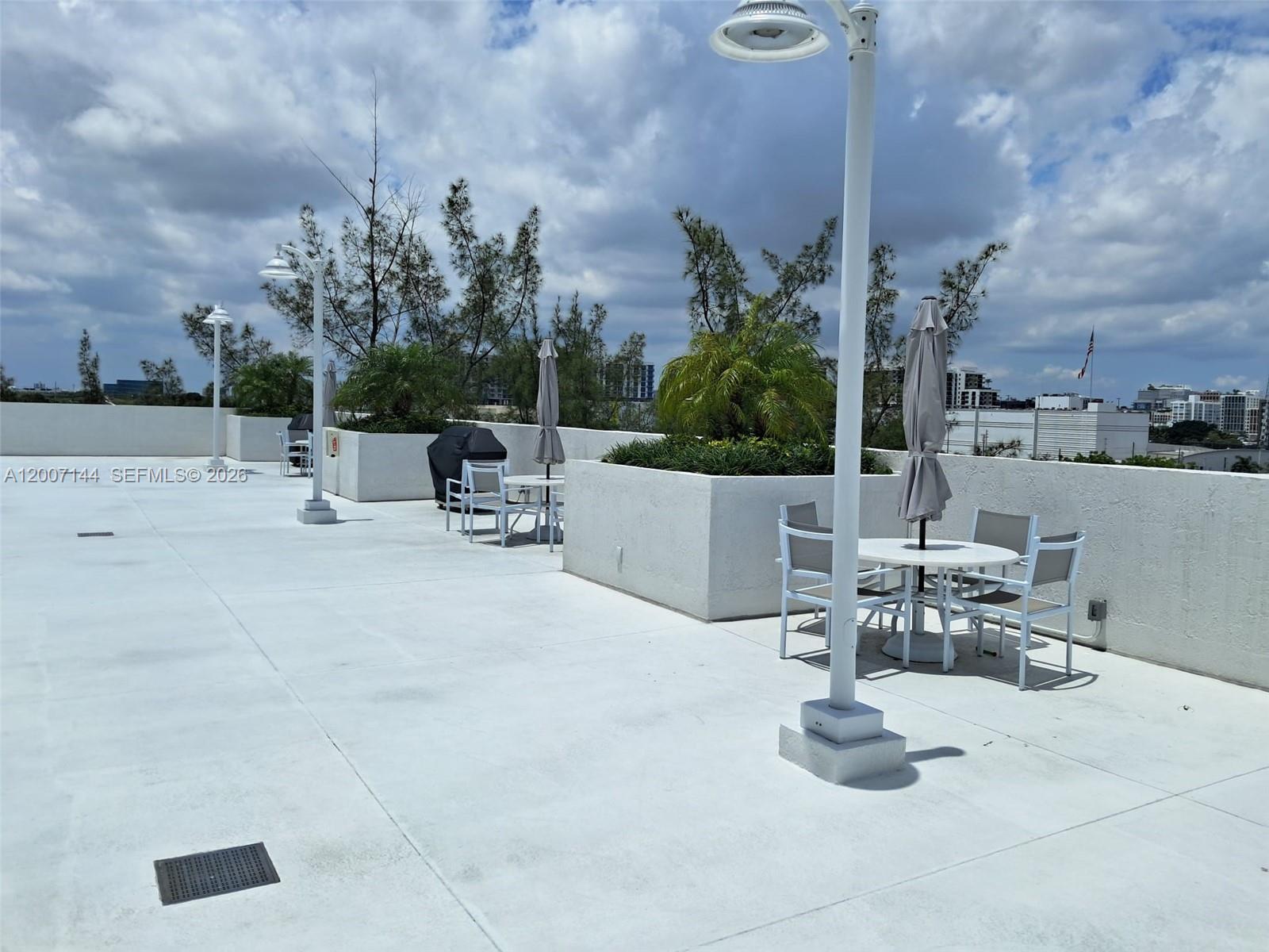 1800 BISCAYNE PLAZA CONDO - Residential