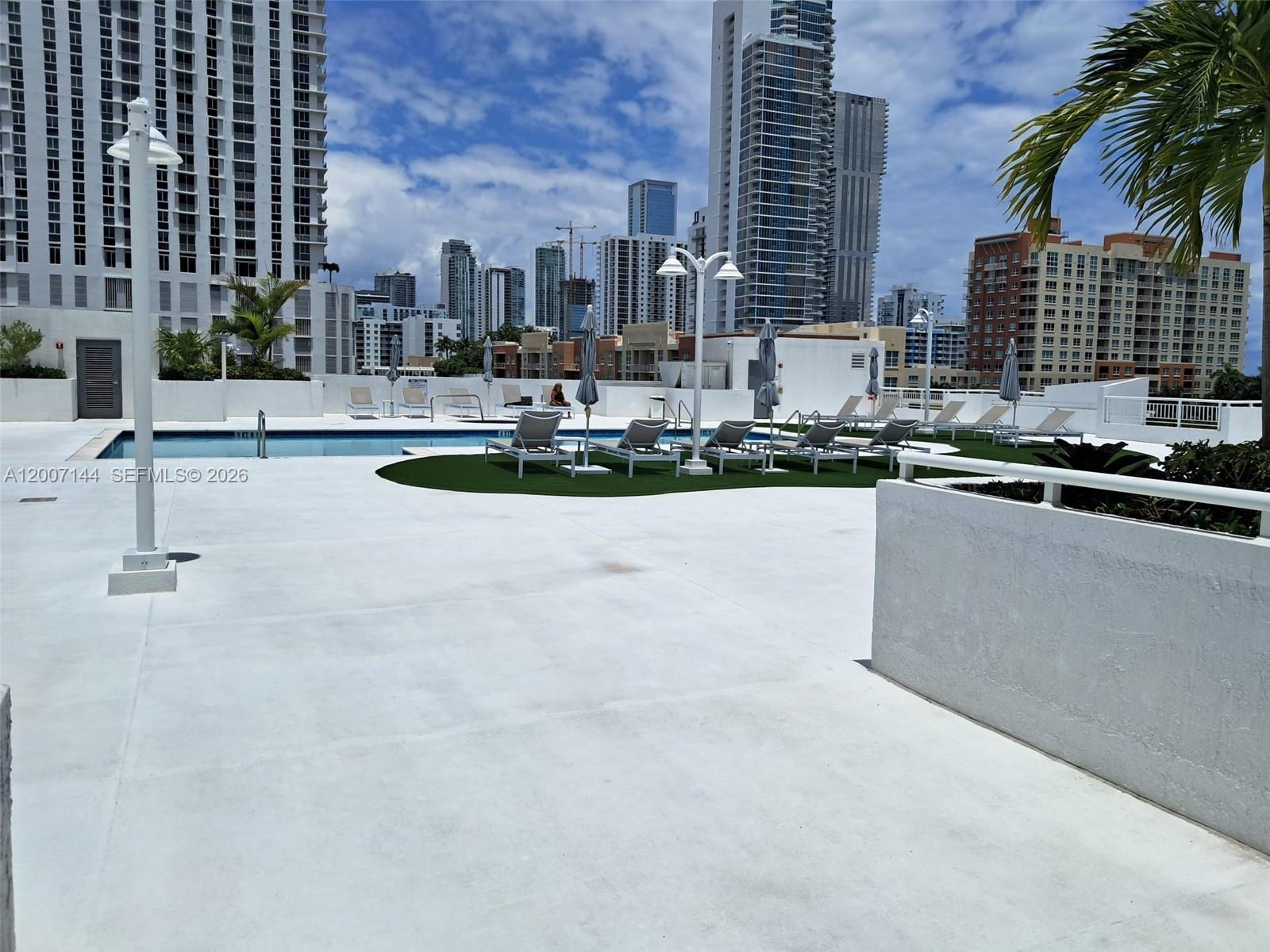 1800 BISCAYNE PLAZA CONDO - Residential