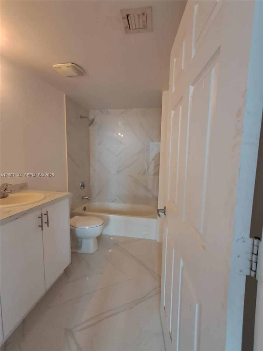1800 BISCAYNE PLAZA CONDO - Residential