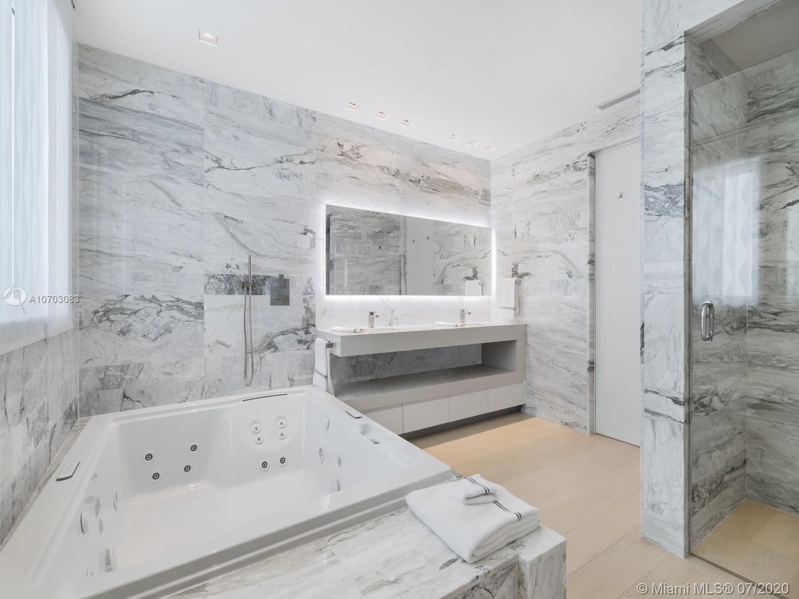 CONTINUUM ON SOUTH BEACH - Residential